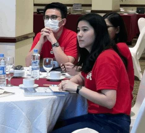 Karyawan Siloam Hospital mengikuti sesi coaching untuk membangun kepemimpinan transformatif dalam pengembangan organisasi.