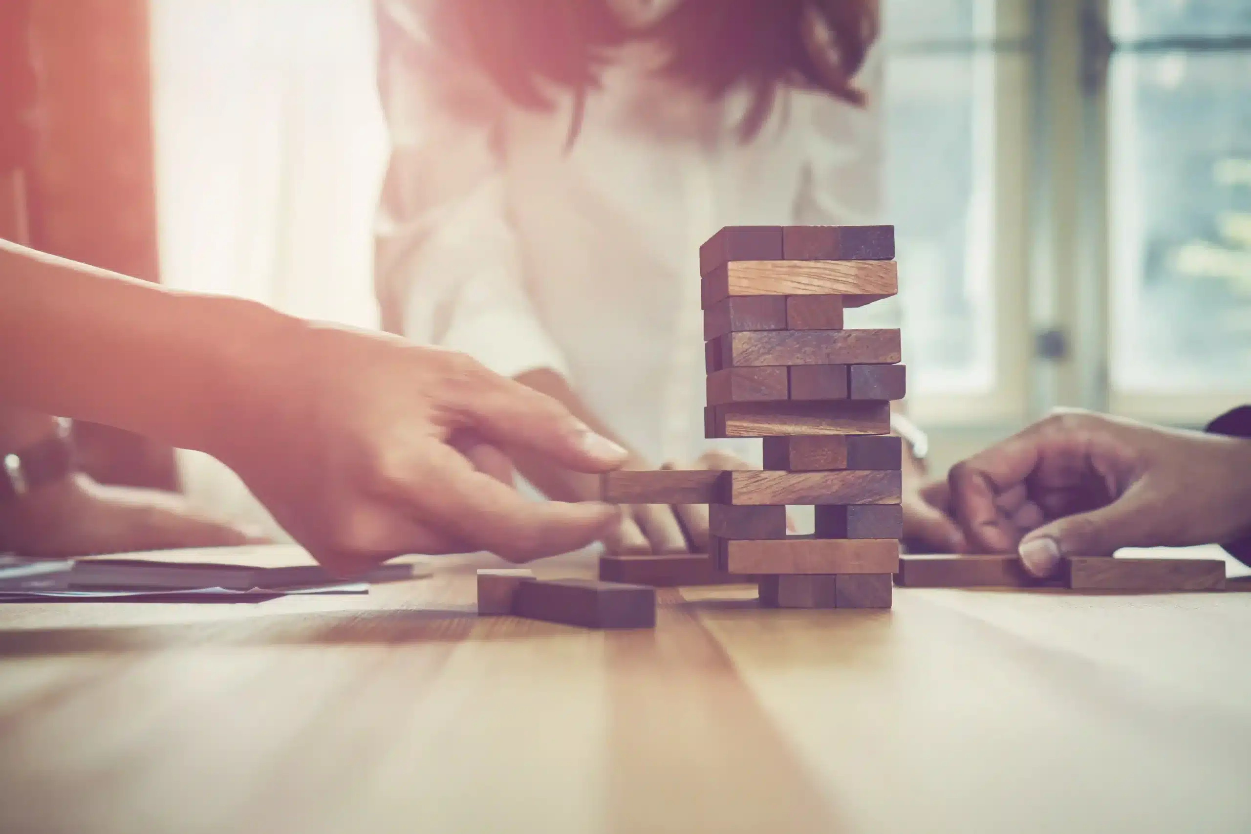 Tantangan dalam Organisasi Banyak perusahaan mempromosikan individual contributor berprestasi menjadi manager, namun menghadapi tantangan dalam masa transisi kepemimpinan.